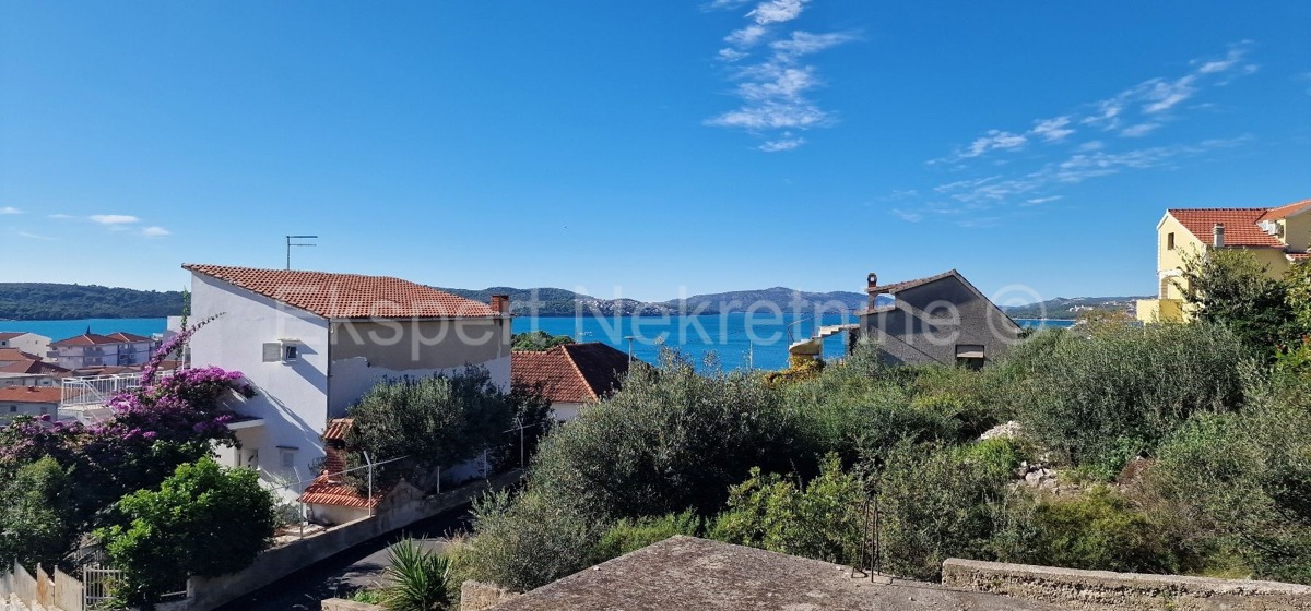 Čiovo, Trogir, terreno edificabile 572m, 180m dal mare