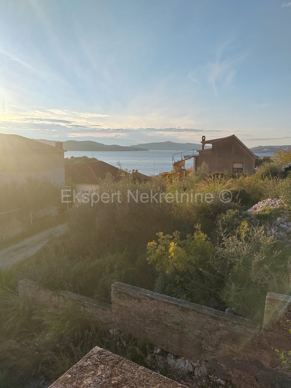 Čiovo, Trogir, terreno edificabile 572m, 180m dal mare