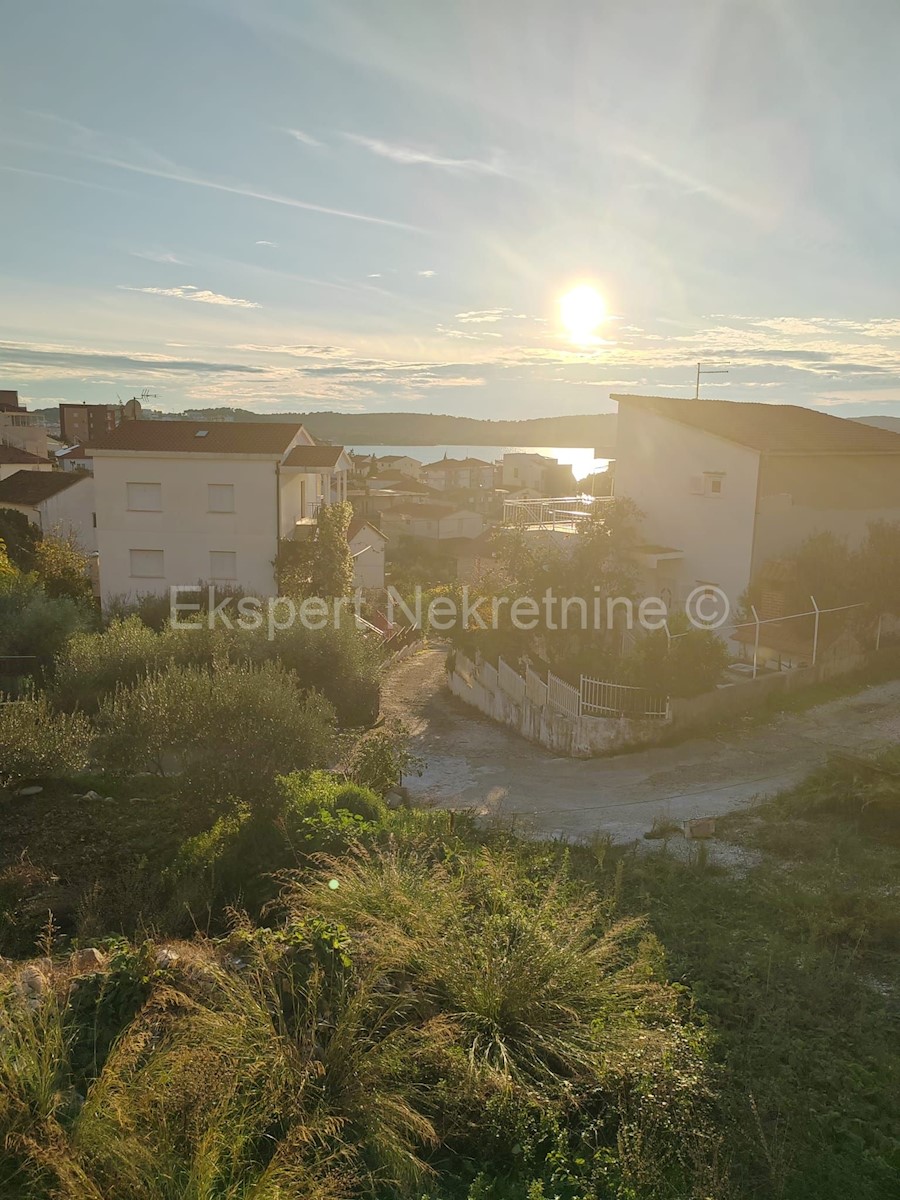 Čiovo, Trogir, terreno edificabile 572m, 180m dal mare