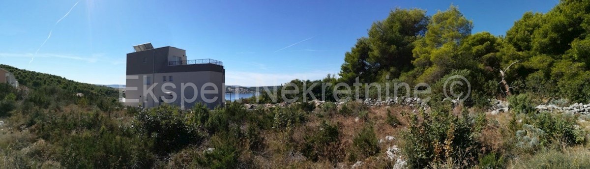 Trogir, Saldun, terreno edificabile 408m2, 400 metri dal mare e dalla spiaggia, vista