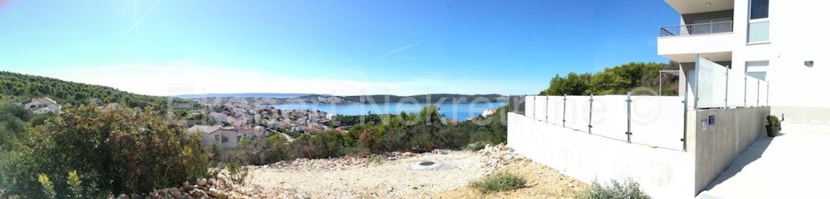 Trogir, Saldun, terreno edificabile 408m2, 400 metri dal mare e dalla spiaggia, vista