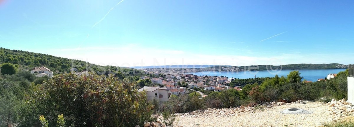 Trogir, Saldun, terreno edificabile 408m2, 400 metri dal mare e dalla spiaggia, vista