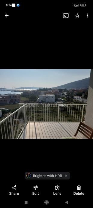 Trogir, Soline, appartamento trilocale 100m2 con vista mare, 2 posti auto