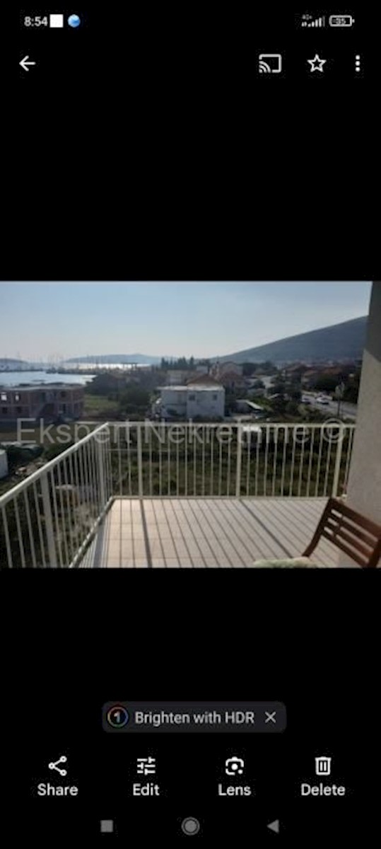 Trogir, Soline, appartamento trilocale 100m2 con vista mare, 2 posti auto