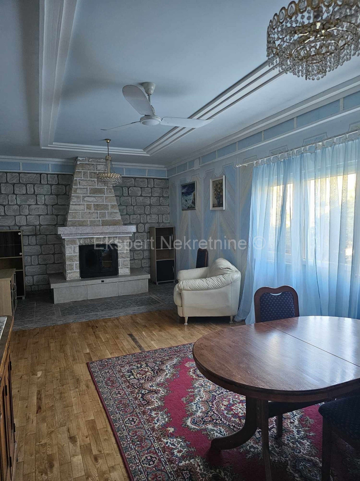 K. Sućurac, casa indipendente 136m2 con mansarda e cortile, 30 metri dal mare