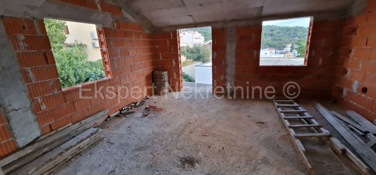 Trogir, Saldun, casa con 5 appartamenti, 487m2, terrazza sul tetto, vista sul mare aperto