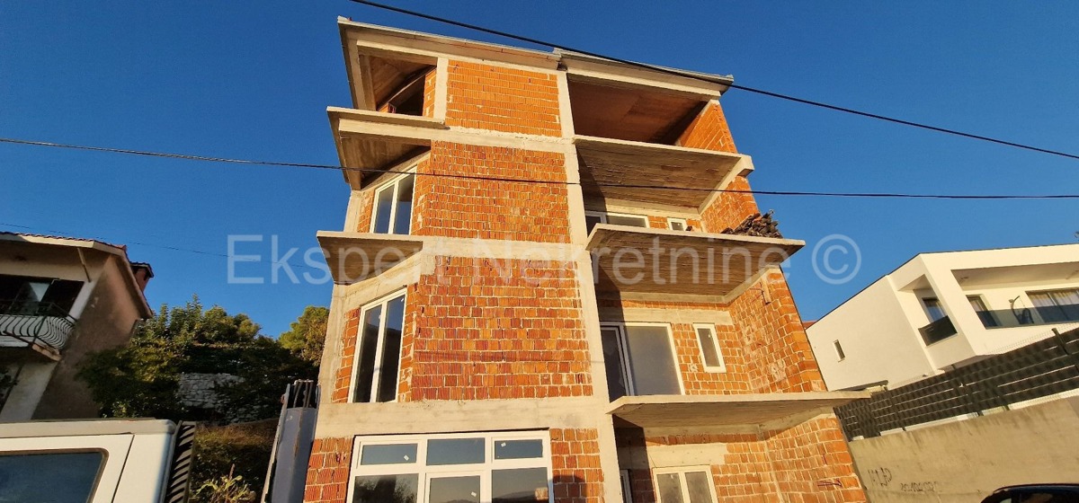 Trogir, Saldun, casa con 5 appartamenti, 487m2, terrazza sul tetto, vista sul mare aperto