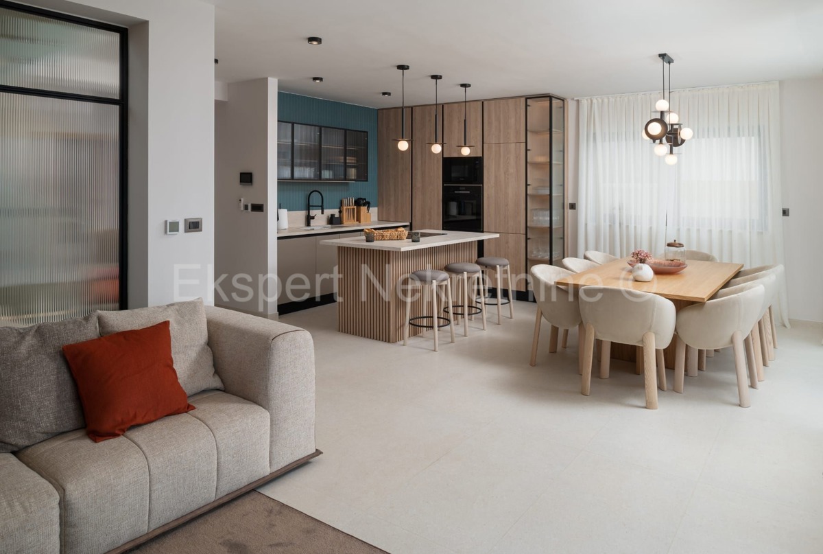 Podstrana, Mutogras, villa di lusso 340 m2 con giardino 392 m2 e piscina