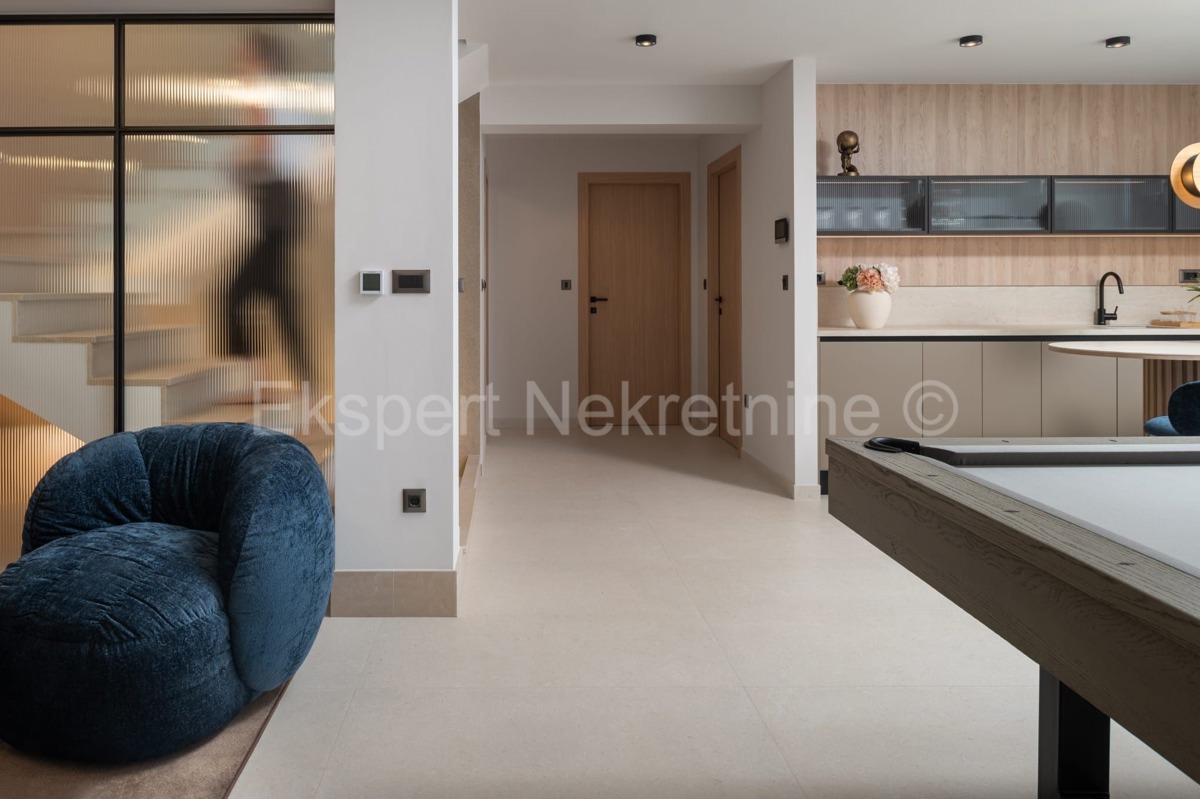 Podstrana, Mutogras, villa di lusso 340 m2 con giardino 392 m2 e piscina