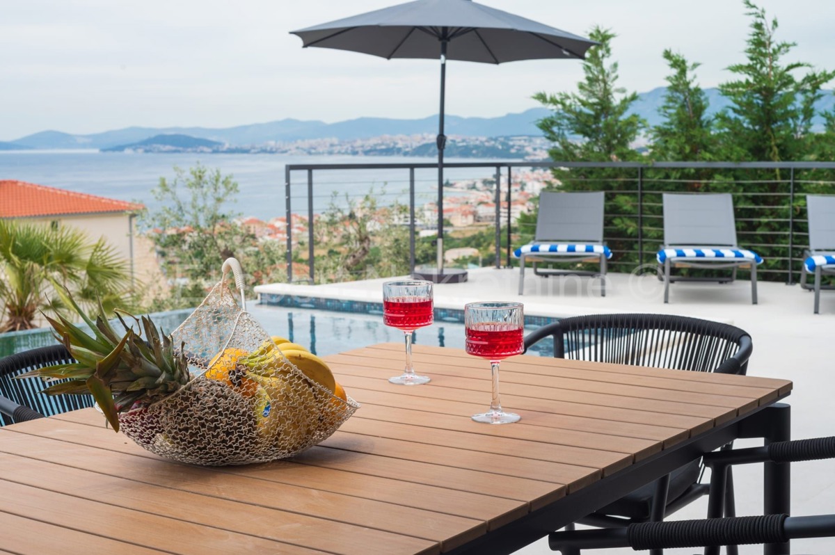 Podstrana, Mutogras, villa di lusso 340 m2 con giardino 392 m2 e piscina