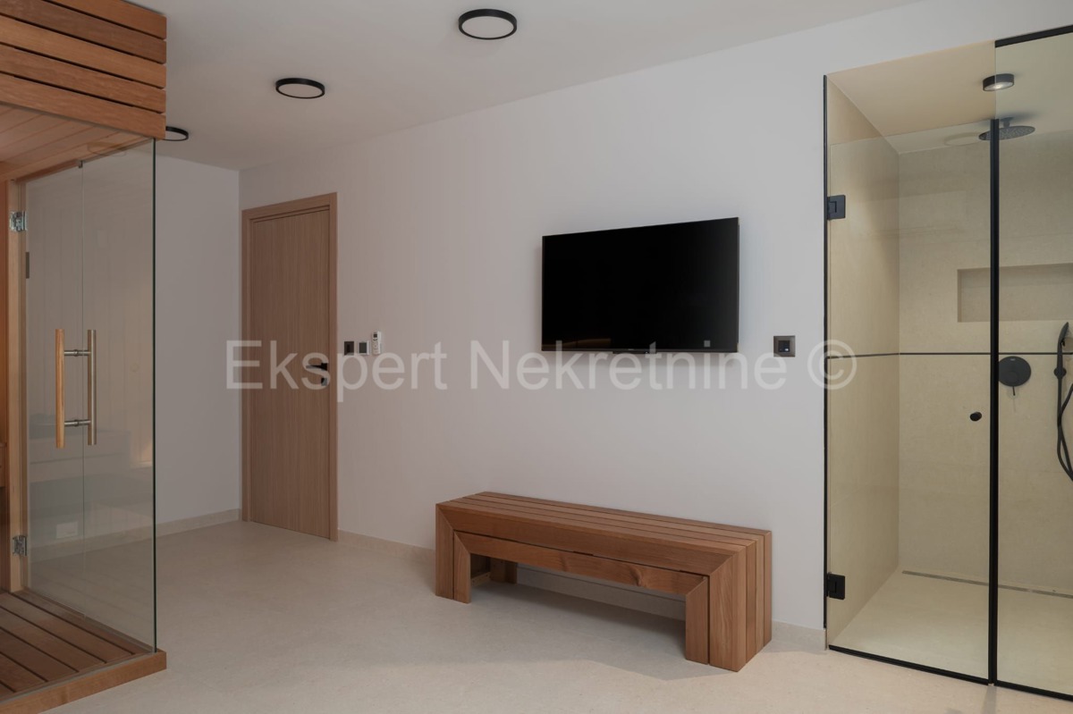 Podstrana, Mutogras, villa di lusso 340 m2 con giardino 392 m2 e piscina