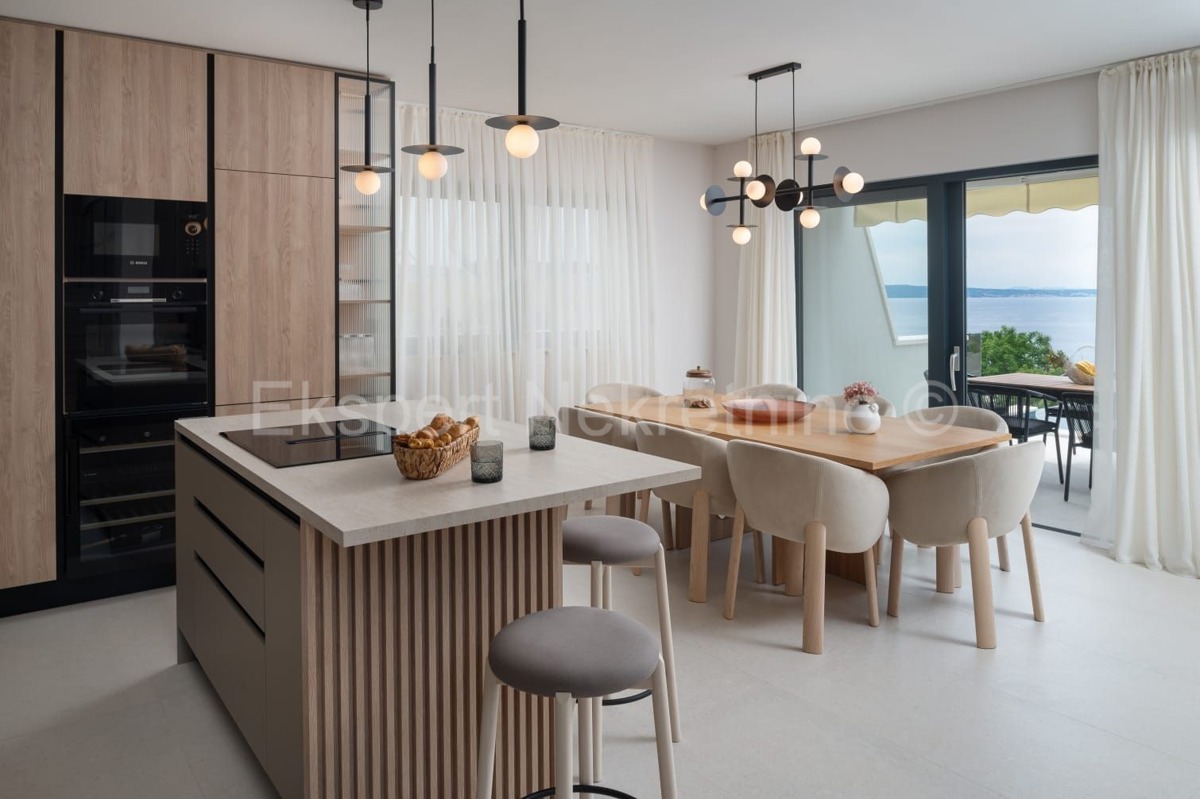 Podstrana, Mutogras, villa di lusso 340 m2 con giardino 392 m2 e piscina