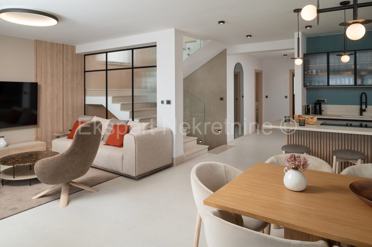 Podstrana, Mutogras, villa di lusso 340 m2 con giardino 392 m2 e piscina