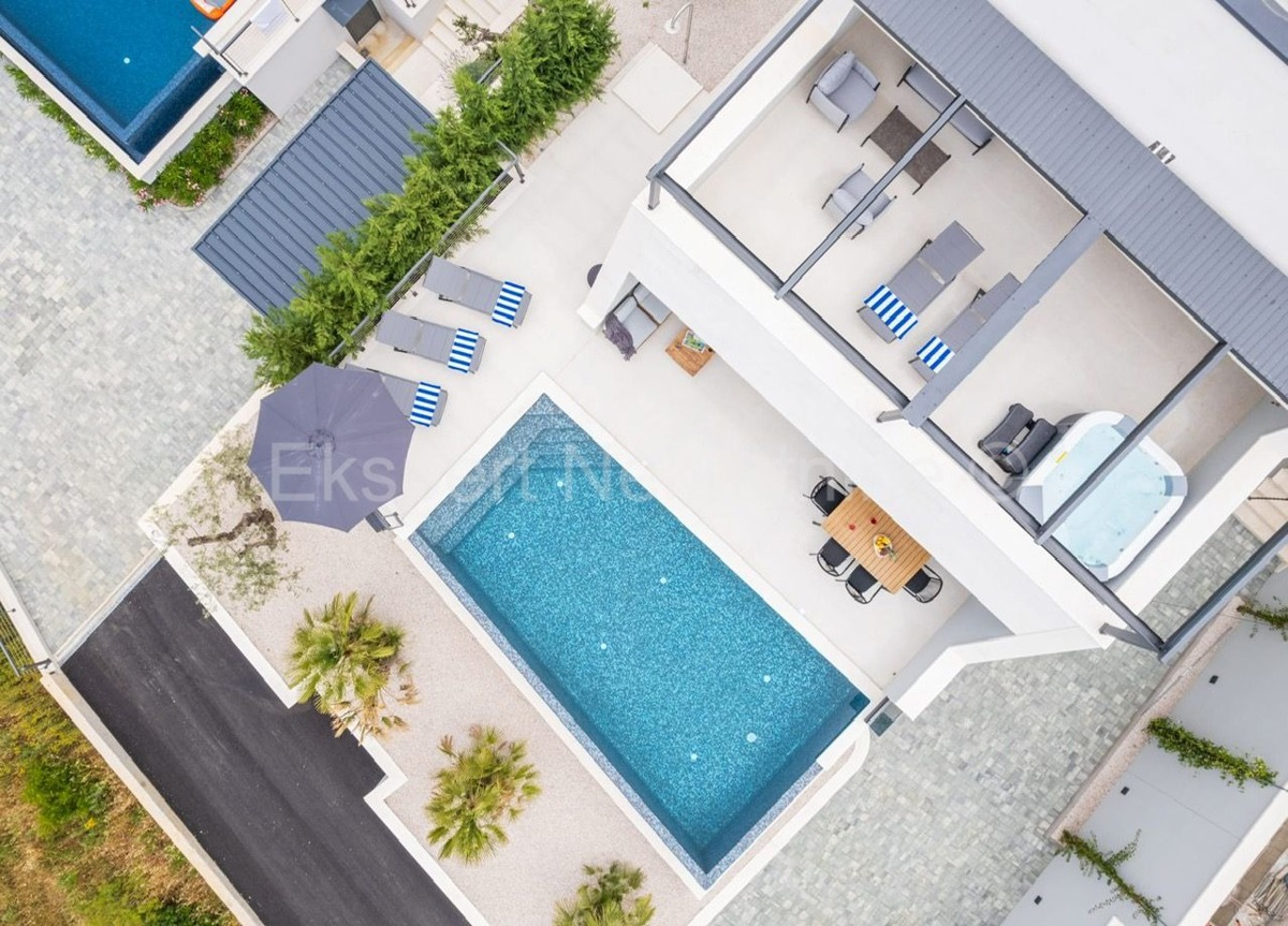 Podstrana, Mutogras, villa di lusso 340 m2 con giardino 392 m2 e piscina