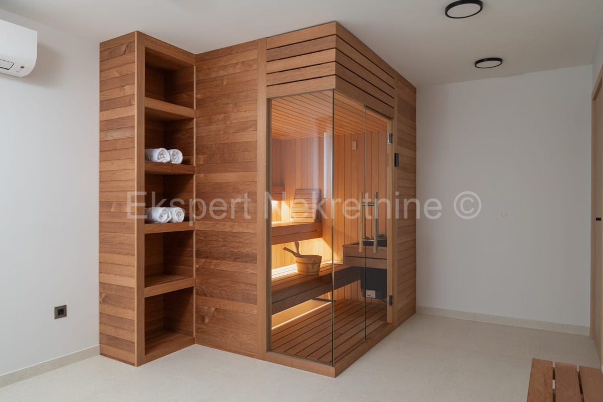 Podstrana, Mutogras, villa di lusso 340 m2 con giardino 392 m2 e piscina