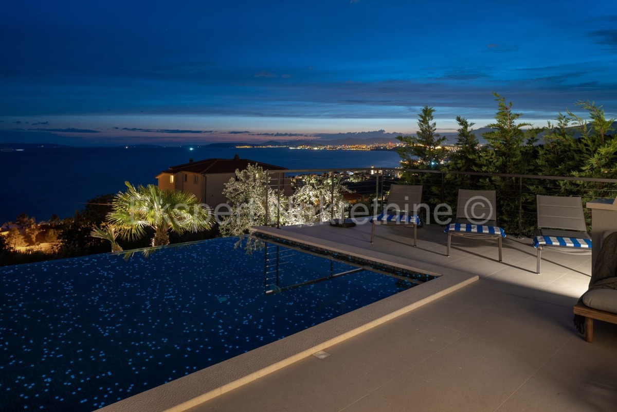 Podstrana, Mutogras, villa di lusso 340 m2 con giardino 392 m2 e piscina