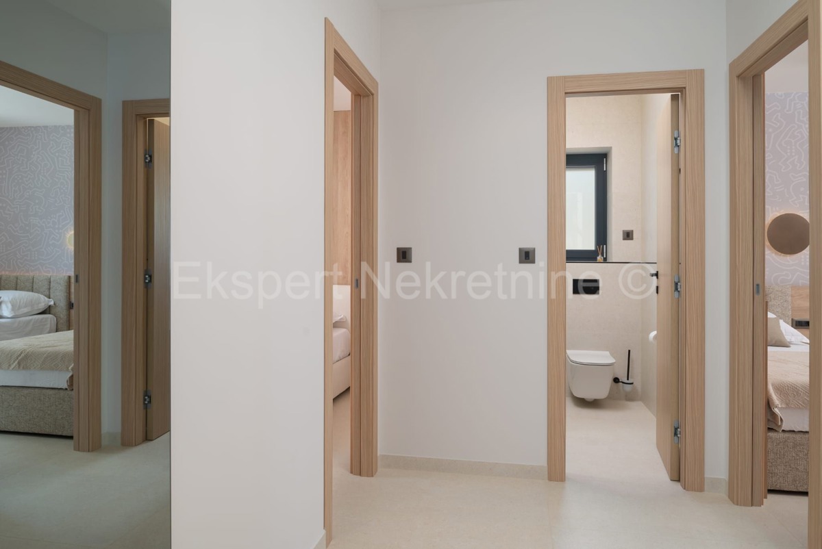 Podstrana, Mutogras, villa di lusso 340 m2 con giardino 392 m2 e piscina