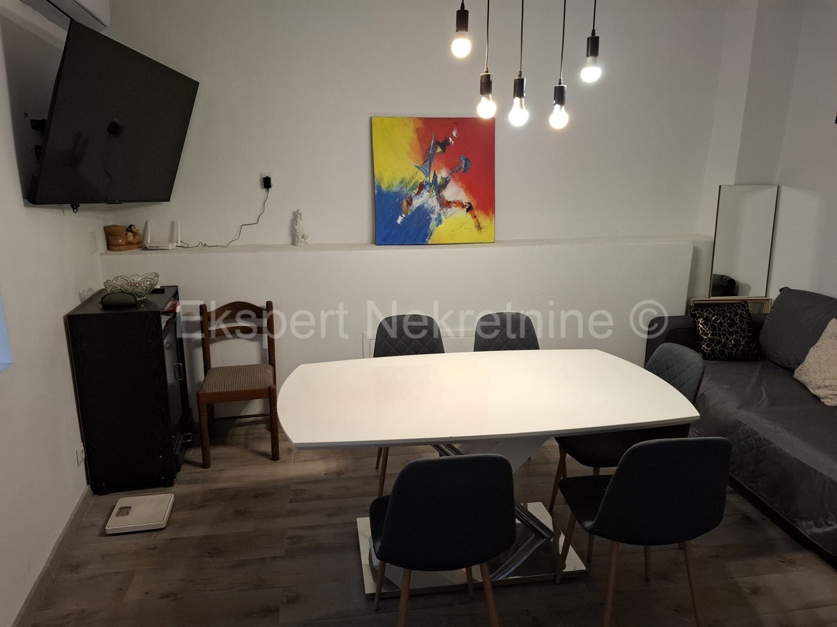 K.Sućurac, casa a schiera 117m2 nel centro del paese, a 40 m dal mare