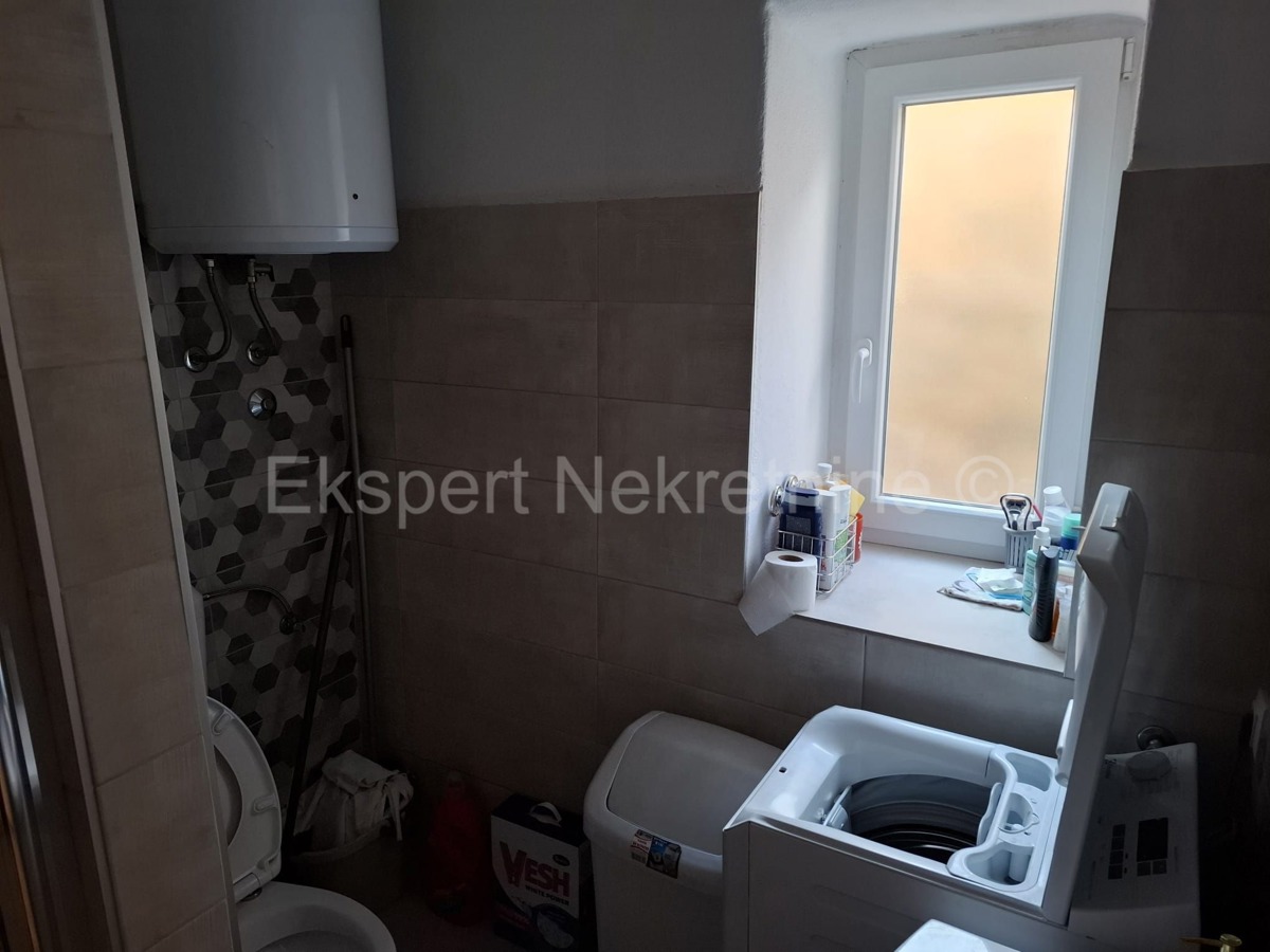 K.Sućurac, casa a schiera 117m2 nel centro del paese, a 40 m dal mare