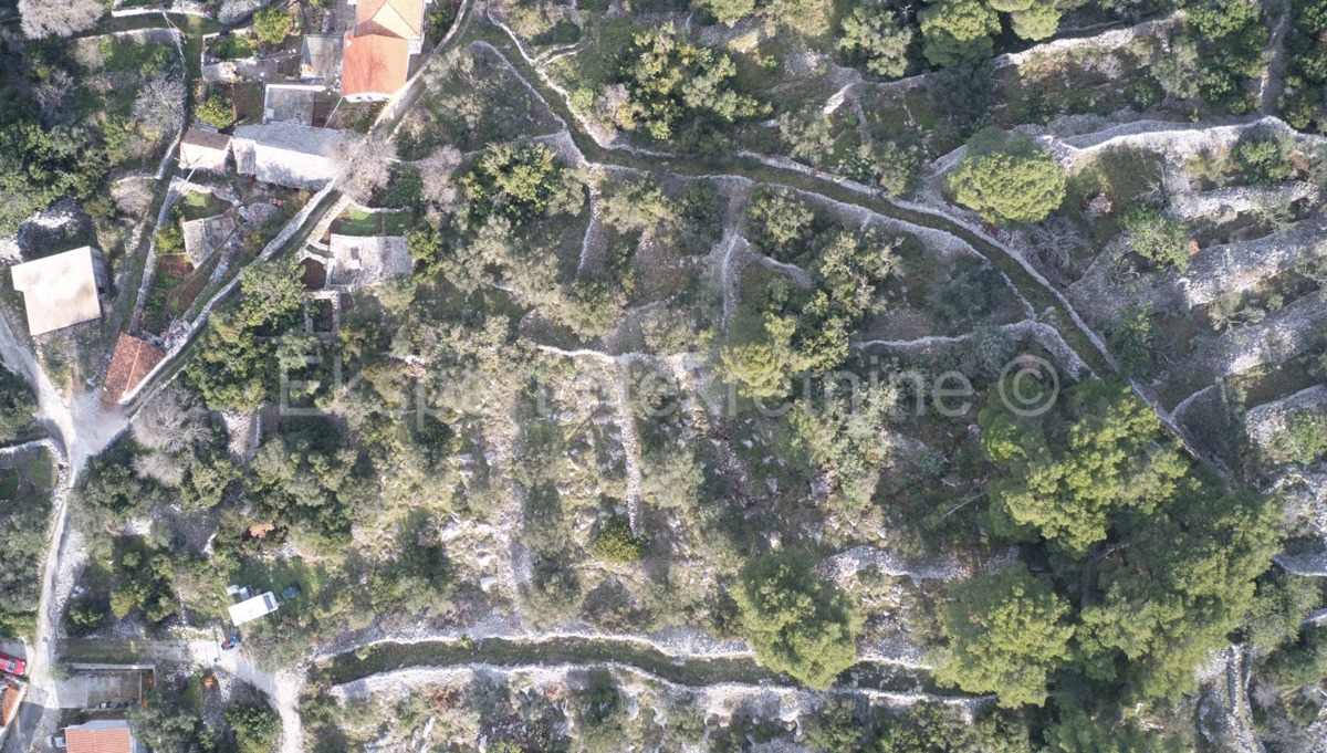 Trogir, Drvenik Veliki, terreno edificabile 2391m2, 250 m dal mare