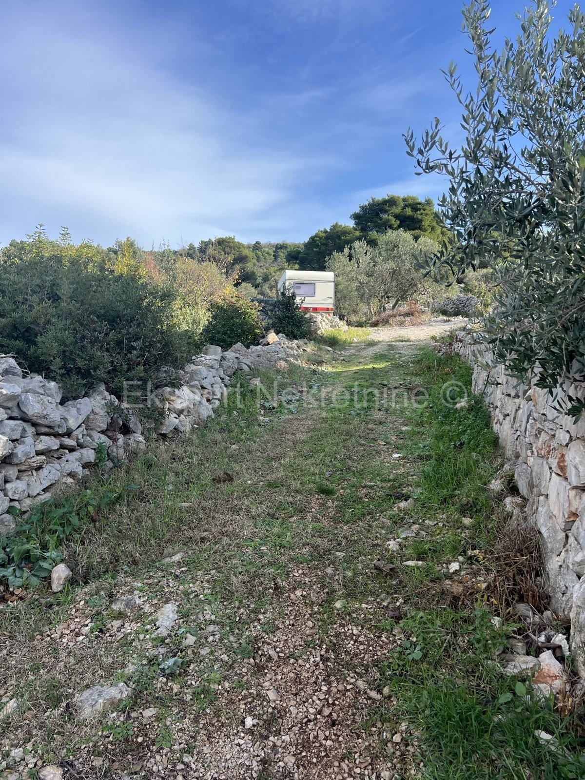 Trogir, Drvenik Veliki, terreno edificabile 2391m2, 250 m dal mare