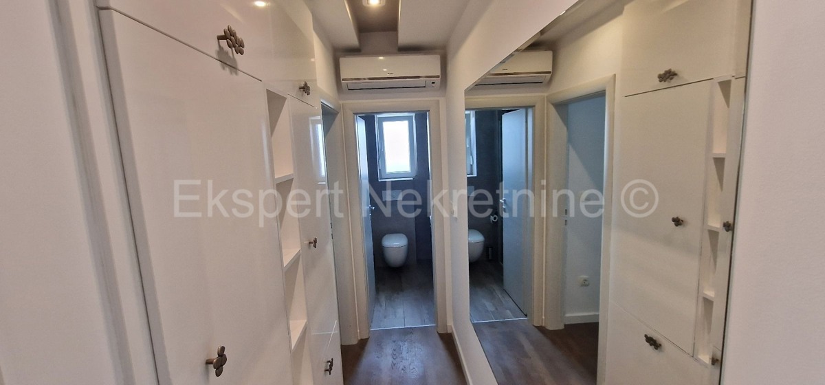 Trogir, Center, 4-bedroom apartment 110 m2, newer construction, TOP location!!!