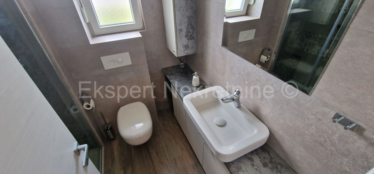 Trogir, Center, 4-bedroom apartment 110 m2, newer construction, TOP location!!!