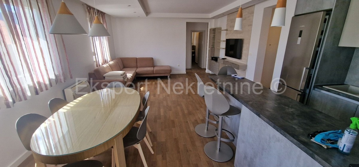 Trogir, Center, 4-bedroom apartment 110 m2, newer construction, TOP location!!!