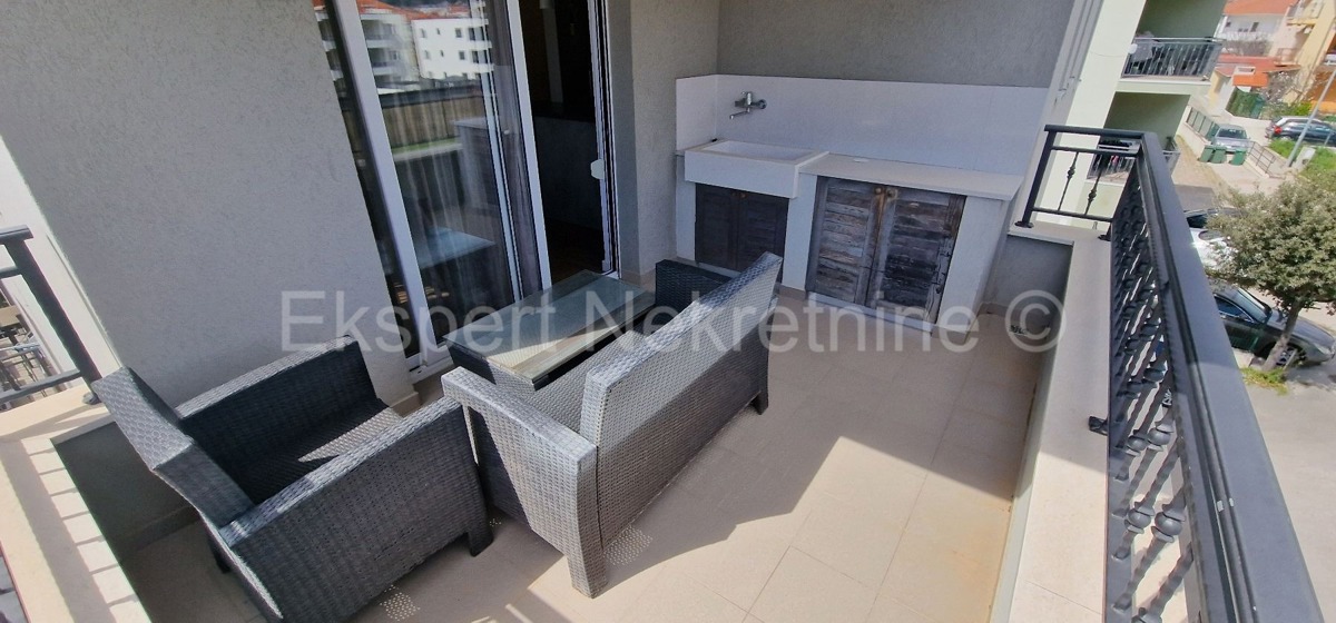 Trogir, Center, 4-bedroom apartment 110 m2, newer construction, TOP location!!!