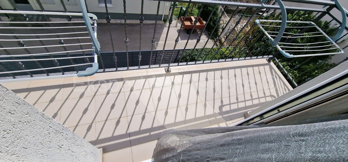 Trogir, Center, 4-bedroom apartment 110 m2, newer construction, TOP location!!!