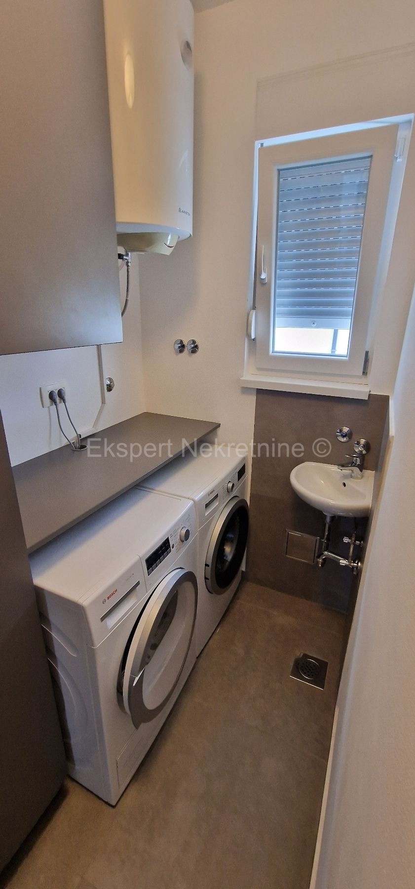 Trogir, Center, 4-bedroom apartment 110 m2, newer construction, TOP location!!!