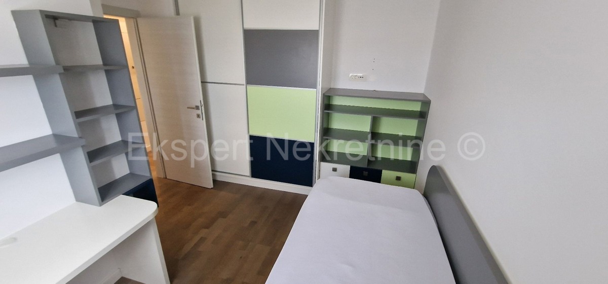 Trogir, Center, 4-bedroom apartment 110 m2, newer construction, TOP location!!!