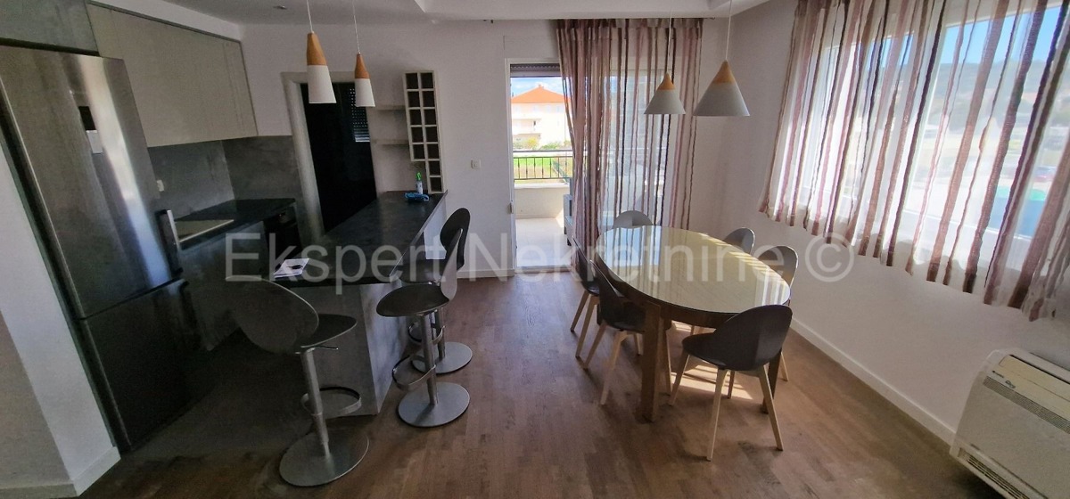 Trogir, Center, 4-bedroom apartment 110 m2, newer construction, TOP location!!!