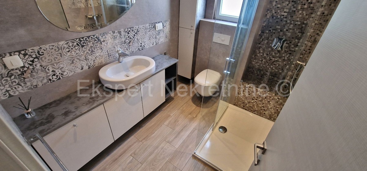 Trogir, Center, 4-bedroom apartment 110 m2, newer construction, TOP location!!!