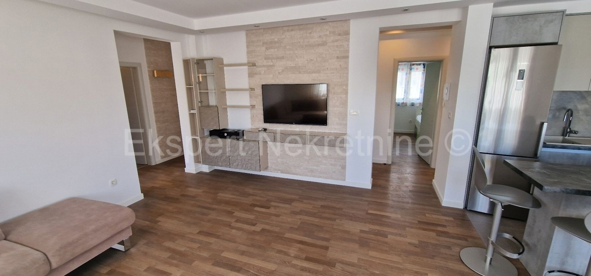 Trogir, Center, 4-bedroom apartment 110 m2, newer construction, TOP location!!!