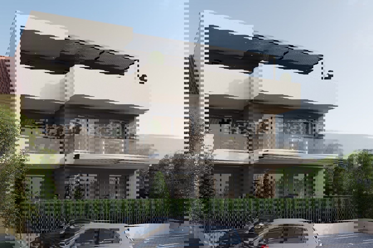 Trogir, 1-bedroom apartment 69 m2, ground floor, large terrace, new building