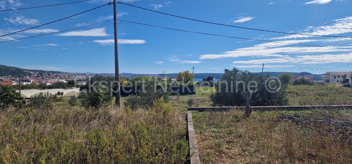 Seget Donji, building land 1215 m2, ideal for residential construction