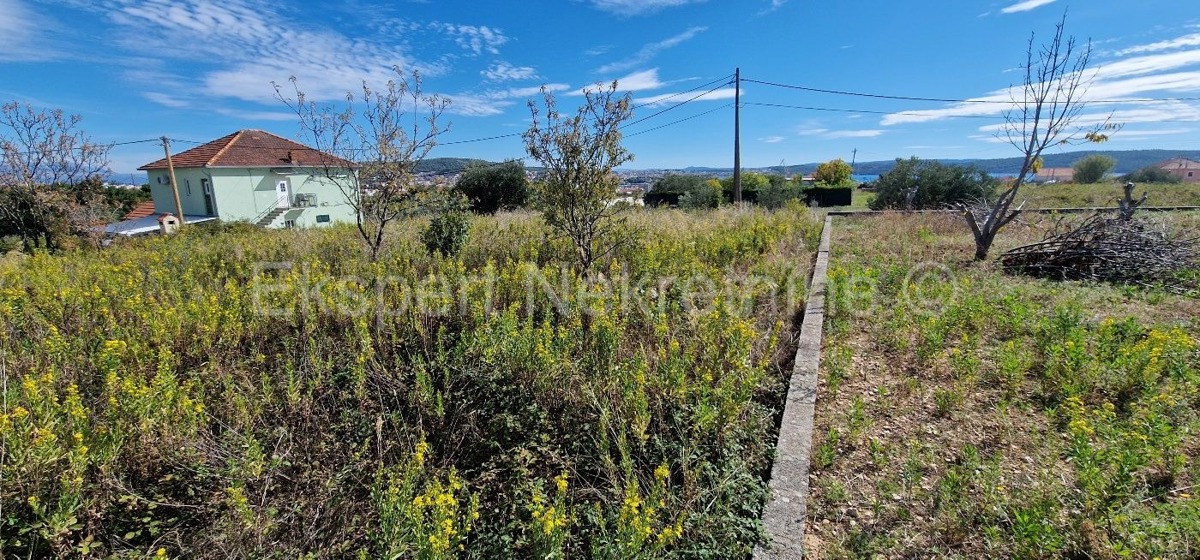 Seget Donji, building land 1215 m2, ideal for residential construction