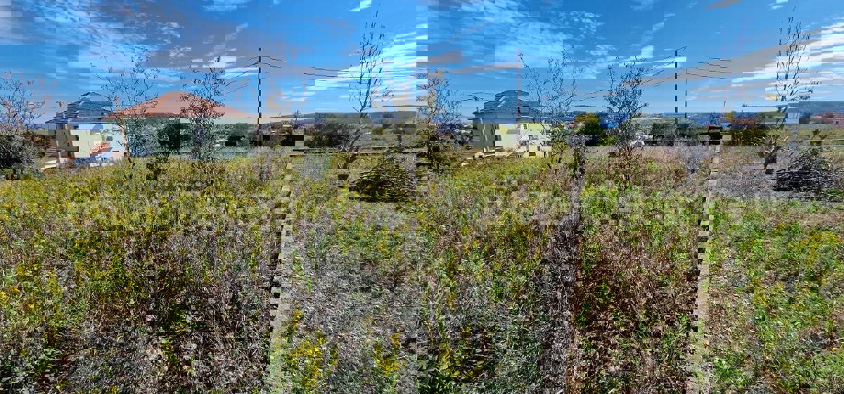 Seget Donji, building land 1215 m2, ideal for residential construction