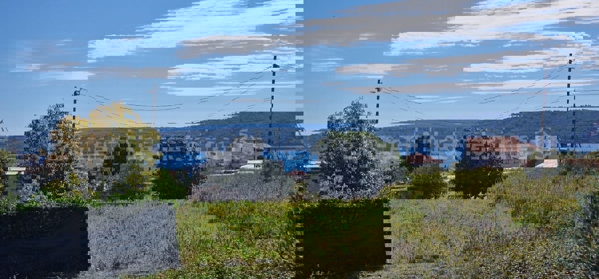 Seget Donji, building land 1215 m2, ideal for residential construction