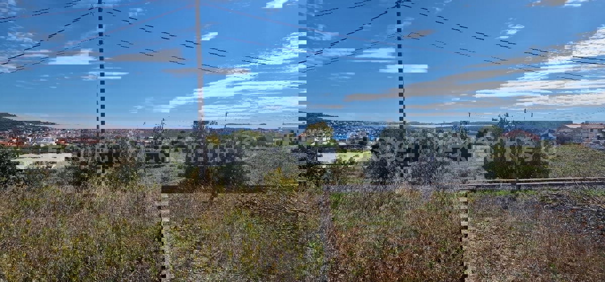 Seget Donji, building land 1215 m2, ideal for residential construction