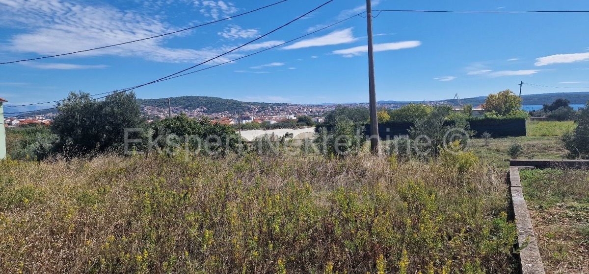 Seget Donji, building land 1215 m2, ideal for residential construction