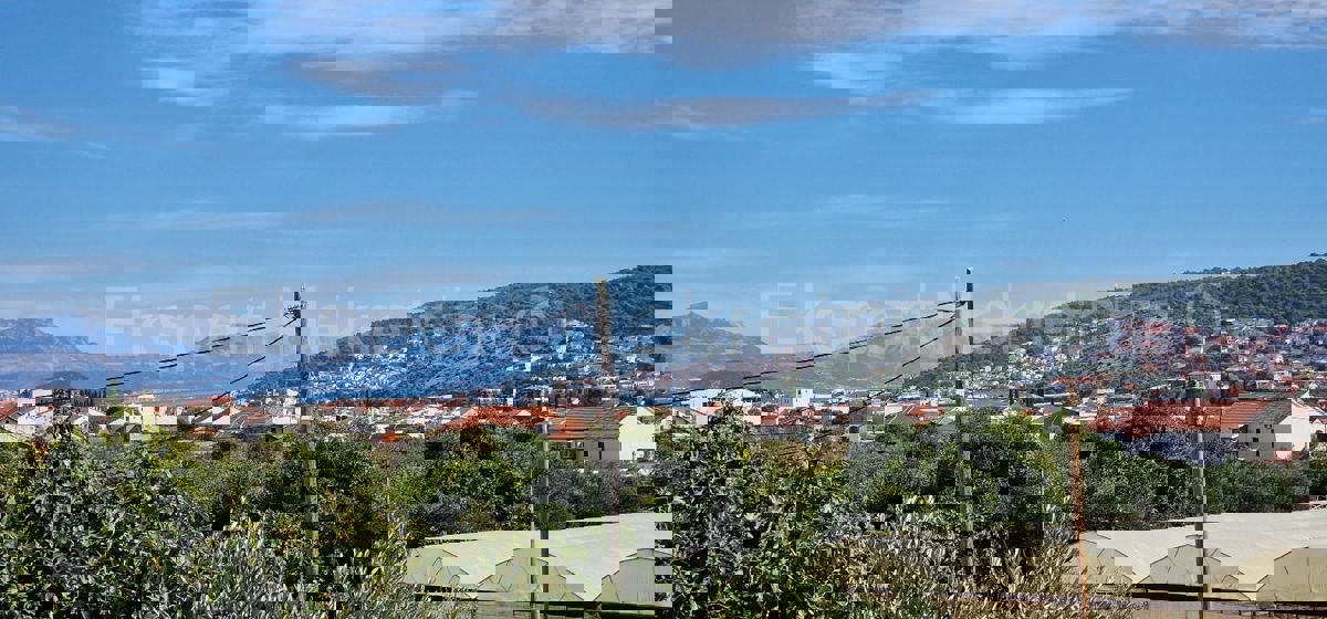 Seget Donji, building land 1215 m2, ideal for residential construction