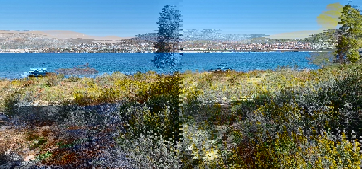 Čiovo, District G, building land 1228 m2, FIRST ROW TO THE SEA!!!