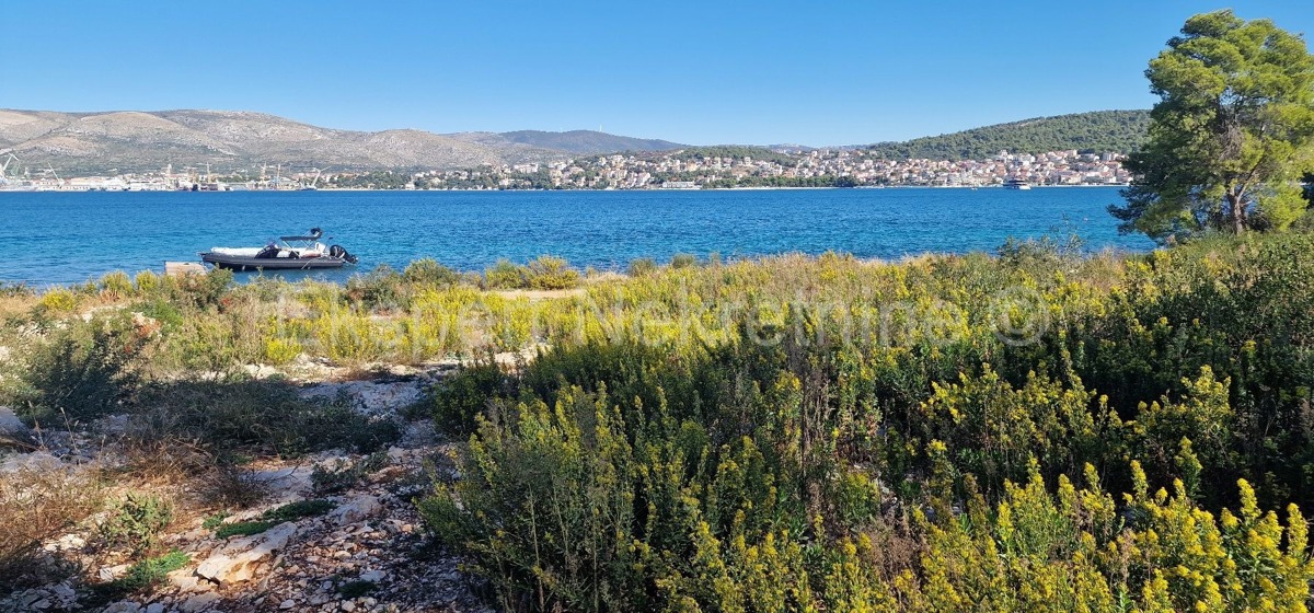 Čiovo, District G, building land 1228 m2, FIRST ROW TO THE SEA!!!