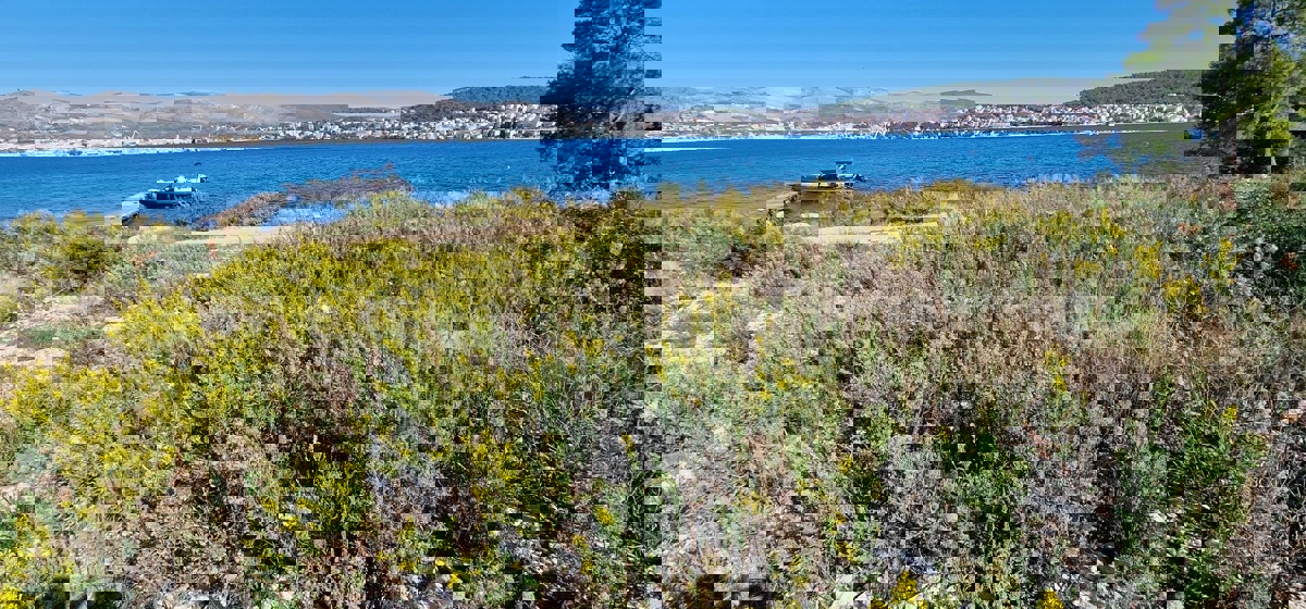 Čiovo, District G, building land 1228 m2, FIRST ROW TO THE SEA!!!