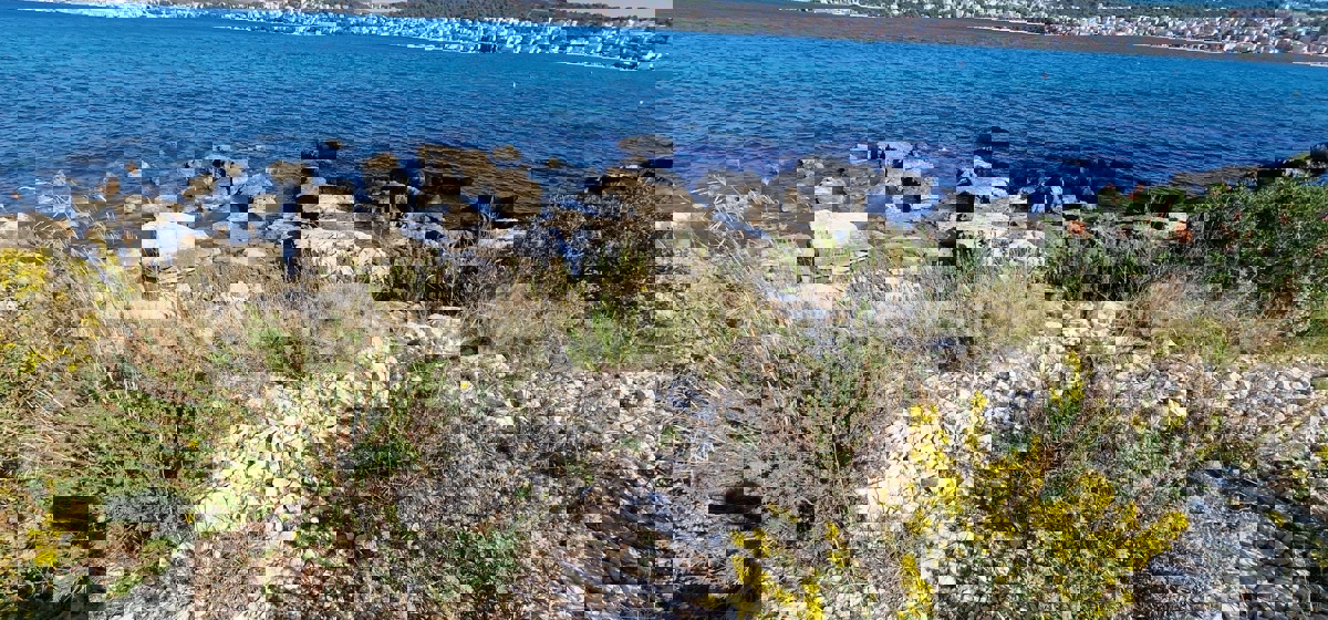 Čiovo, District G, building land 1228 m2, FIRST ROW TO THE SEA!!!