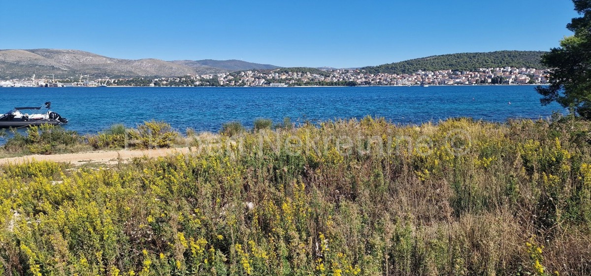 Čiovo, District G, building land 1228 m2, FIRST ROW TO THE SEA!!!