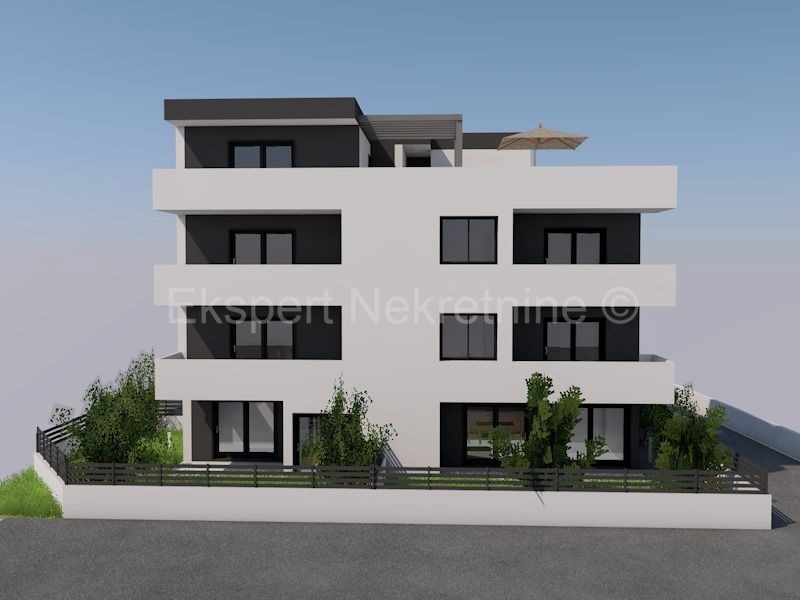 Trogir, 1-bedroom apartment 43 m2, ground floor + garden 68 m2, + covered parking 36 m2
