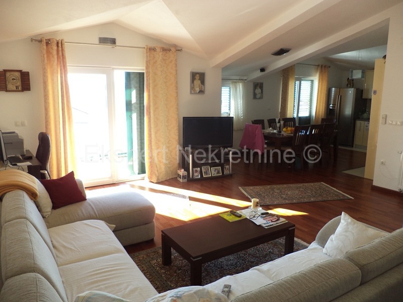 Čiovo,Okrug , casa 530m2, vicino ad una grande spiaggia, ideale per l'affitto